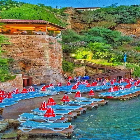 فندق Hadrianus Pansion 3*