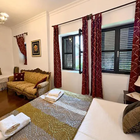 Hadrianus Pansion Hotel