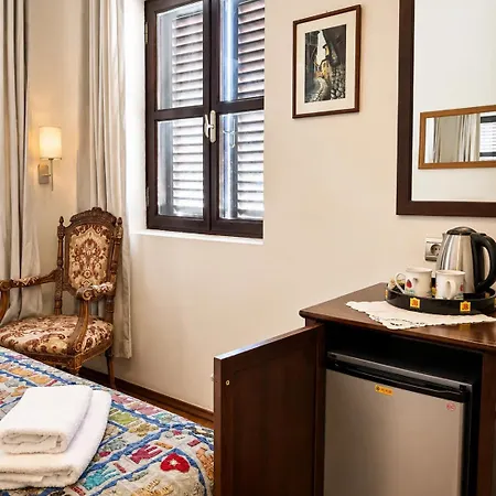 Hadrianus Pansion 3* Antalya