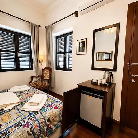 Hadrianus Pansion Hotel 3*