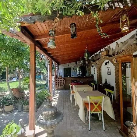 Hadrianus Pansion 3*