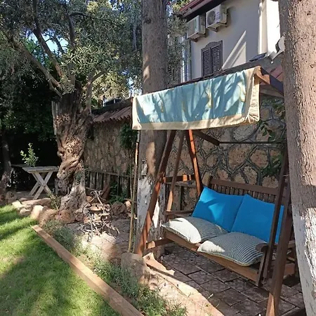 Hadrianus Pansion Hotel